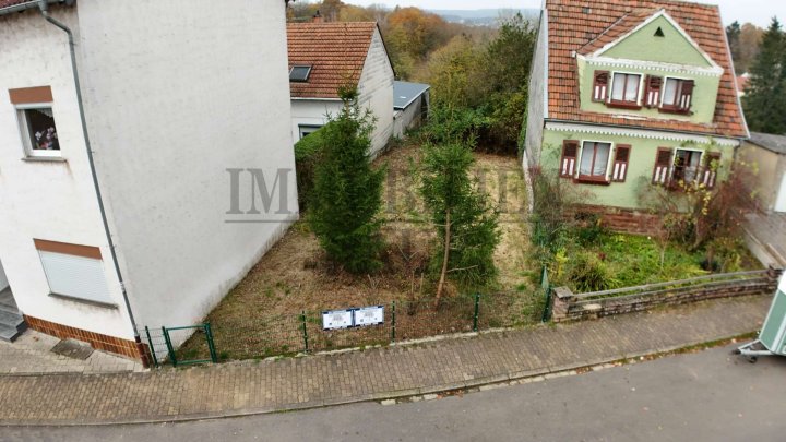 BAUGRUNDSTÜCK (HOCHSTRASSE) IN NEUWEILER - SOFORT BEBAUBAR