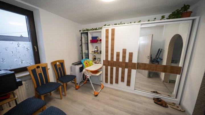Dreiparteienhaus mit 5 Garagen in verkehrsberuhigter Nebenstraße von Riegelsberg