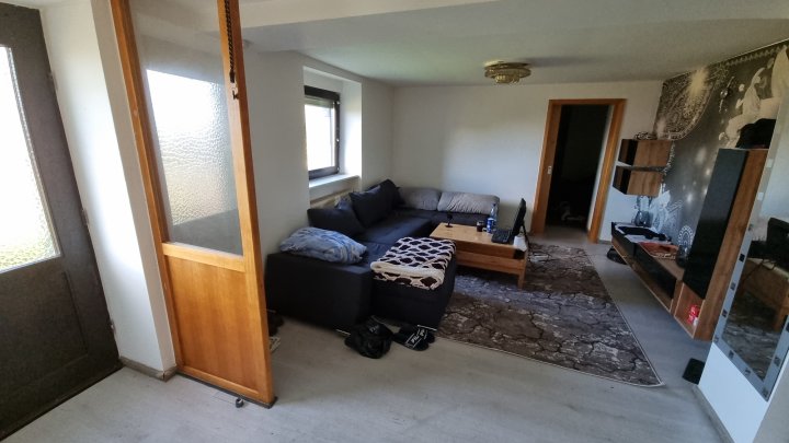 Dreiparteienhaus mit 5 Garagen in verkehrsberuhigter Nebenstraße von Riegelsberg