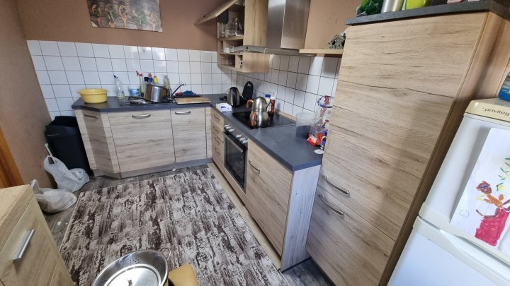 Dreiparteienhaus mit 5 Garagen in verkehrsberuhigter Nebenstraße von Riegelsberg