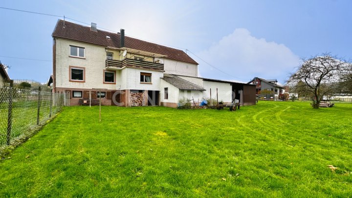 Großzügiges 1-2 Familienhaus in Morscholz mit vielseitigen Nutzungsmöglichkeiten in idyllischer Lage