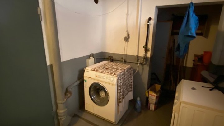 Freistehendes Haus + separate Wohnung, Garage und Grundstück