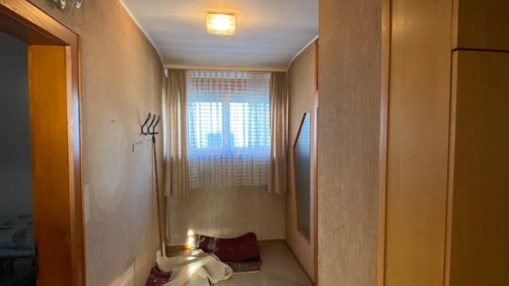 Freistehendes Haus + separate Wohnung, Garage und Grundstück