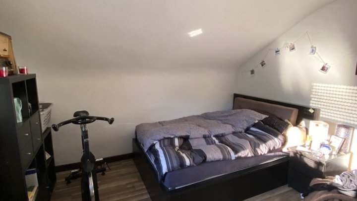 Freistehendes Haus + separate Wohnung, Garage und Grundstück