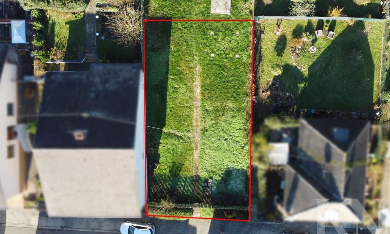 Baugrundstück mit Baugenehmigung – Zweifamilienhaus in Aussicht!