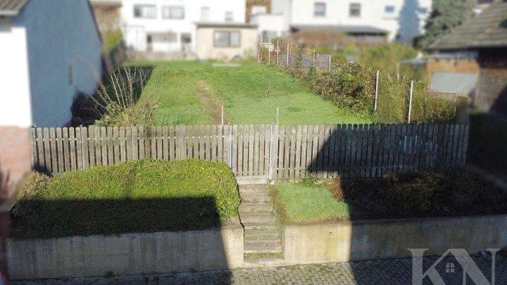 Baugrundstück mit Baugenehmigung – Zweifamilienhaus in Aussicht!