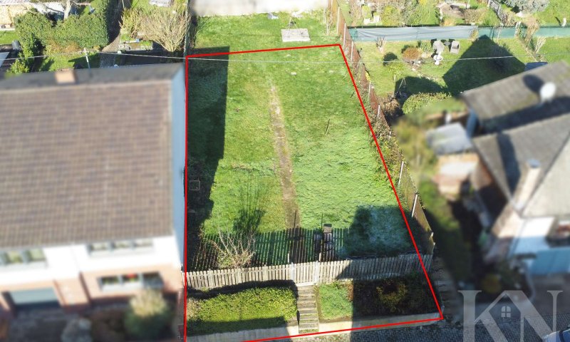 Baugrundstück mit Baugenehmigung – Zweifamilienhaus in Aussicht!
