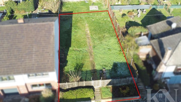 Baugrundstück mit Baugenehmigung – Zweifamilienhaus in Aussicht!