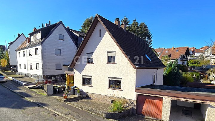 Charmantes 1-2 Familienhaus mit Garten und Garage in ruhiger Lage von Altenwald