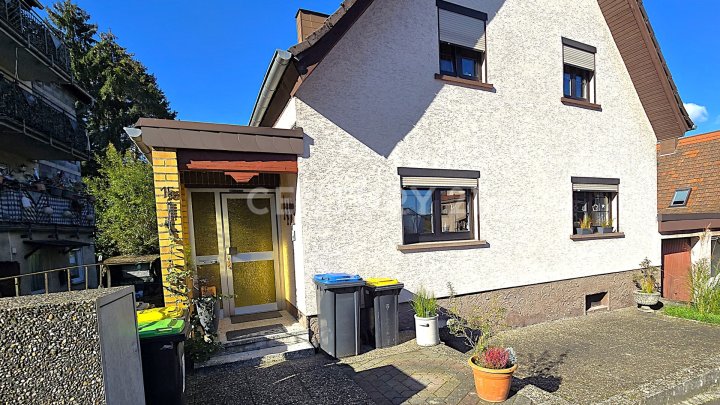 Charmantes 1-2 Familienhaus mit Garten und Garage in ruhiger Lage von Altenwald