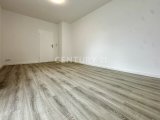 OG Schlafzimmer mit Blick zur Tür