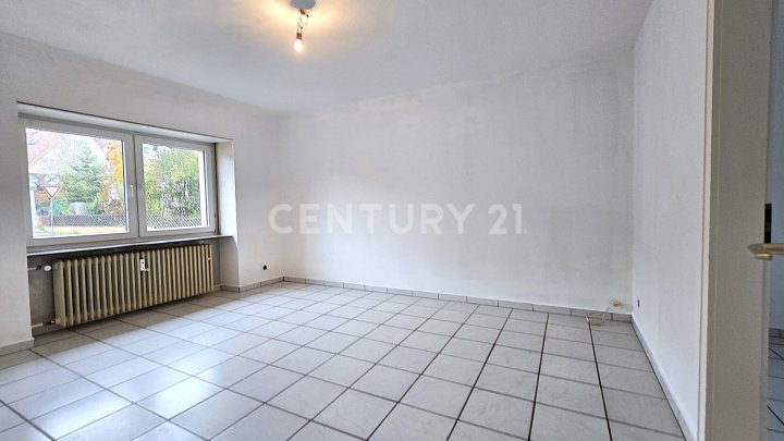 Großes MFH mit 5 Parteien  und enormem Erweiterungspotential, mit Ausbaumöglichkeit weiterer 3 Whg.