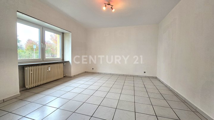 Großes MFH mit 5 Parteien  und enormem Erweiterungspotential, mit Ausbaumöglichkeit weiterer 3 Whg.