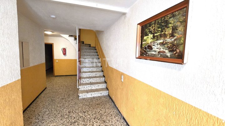 Großes MFH mit 5 Parteien  und enormem Erweiterungspotential, mit Ausbaumöglichkeit weiterer 3 Whg.