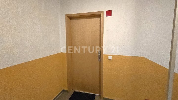 Großes MFH mit 5 Parteien  und enormem Erweiterungspotential, mit Ausbaumöglichkeit weiterer 3 Whg.