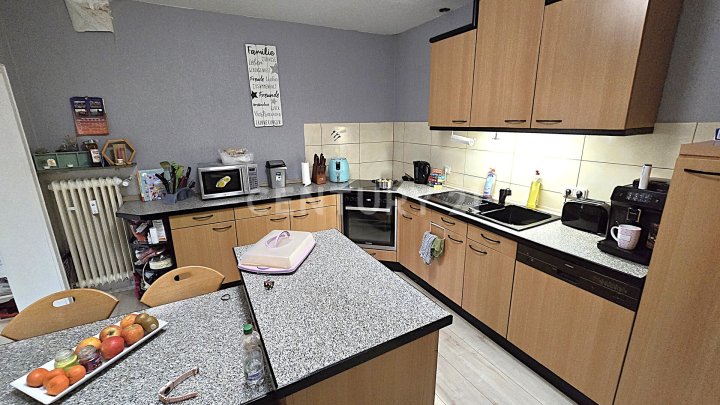 Großes MFH mit 5 Parteien  und enormem Erweiterungspotential, mit Ausbaumöglichkeit weiterer 3 Whg.