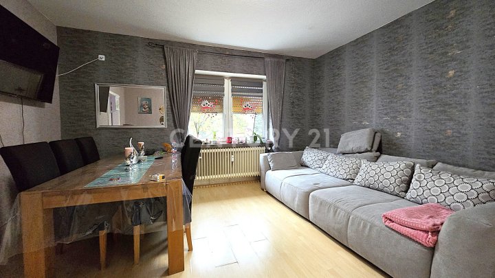 Großes MFH mit 5 Parteien  und enormem Erweiterungspotential, mit Ausbaumöglichkeit weiterer 3 Whg.