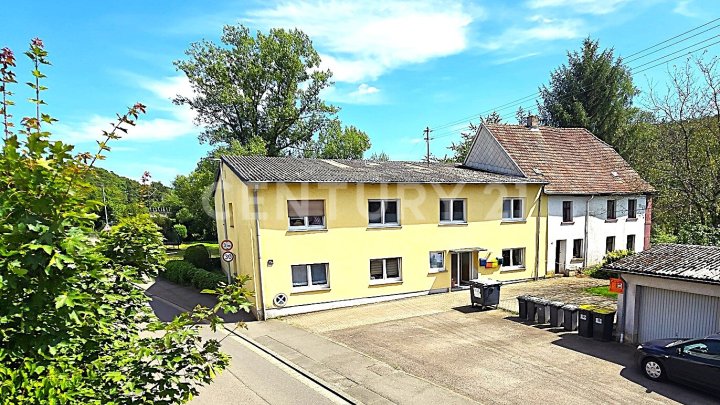 Großes MFH mit 5 Parteien  und enormem Erweiterungspotential, mit Ausbaumöglichkeit weiterer 3 Whg.