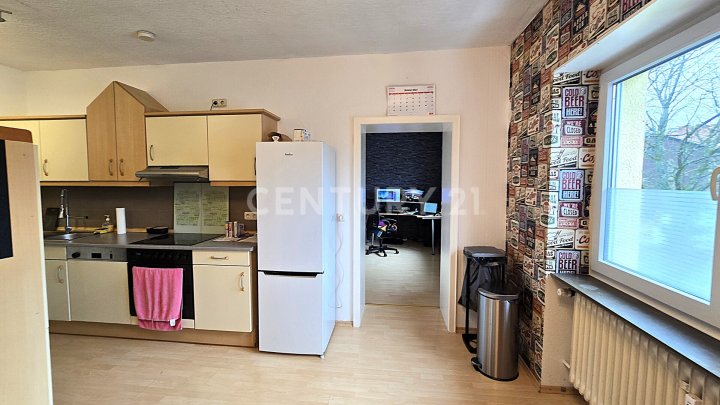 Großes MFH mit 5 Parteien  und enormem Erweiterungspotential, mit Ausbaumöglichkeit weiterer 3 Whg.