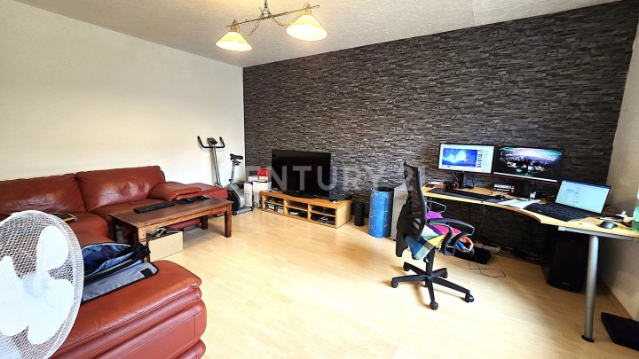 Großes MFH mit 5 Parteien  und enormem Erweiterungspotential, mit Ausbaumöglichkeit weiterer 3 Whg.