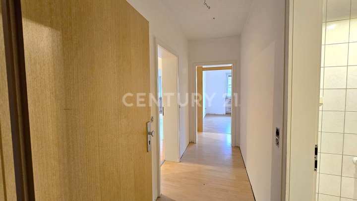 Großes MFH mit 5 Parteien  und enormem Erweiterungspotential, mit Ausbaumöglichkeit weiterer 3 Whg.