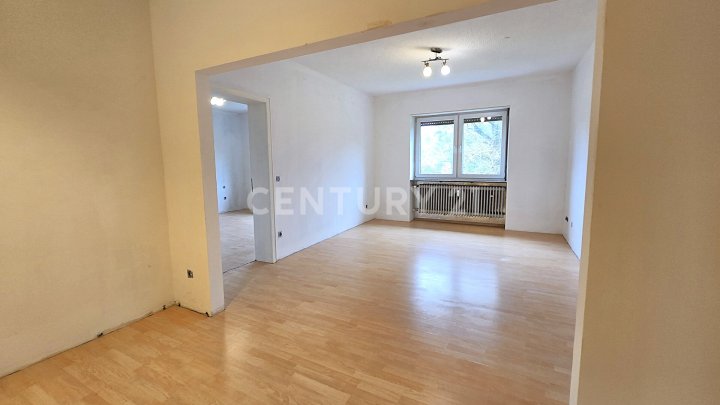 Großes MFH mit 5 Parteien  und enormem Erweiterungspotential, mit Ausbaumöglichkeit weiterer 3 Whg.