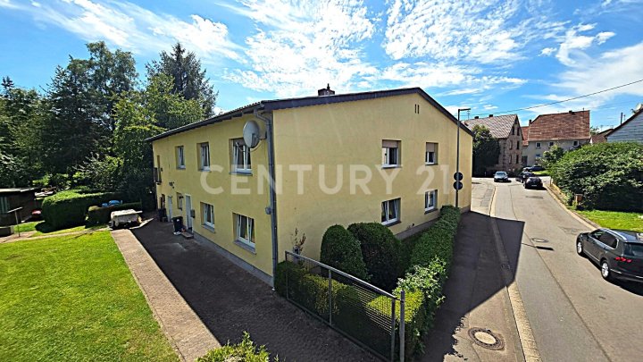 Großes MFH mit 5 Parteien  und enormem Erweiterungspotential, mit Ausbaumöglichkeit weiterer 3 Whg.