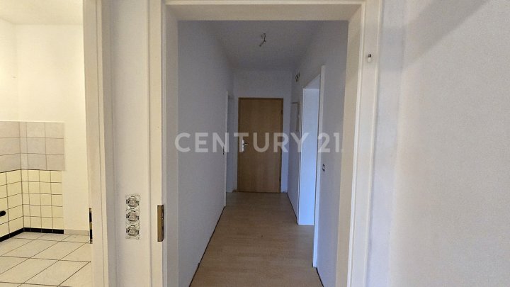 Großes MFH mit 5 Parteien  und enormem Erweiterungspotential, mit Ausbaumöglichkeit weiterer 3 Whg.