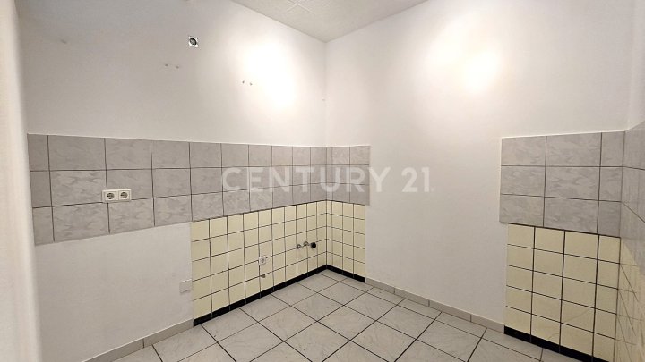 Großes MFH mit 5 Parteien  und enormem Erweiterungspotential, mit Ausbaumöglichkeit weiterer 3 Whg.