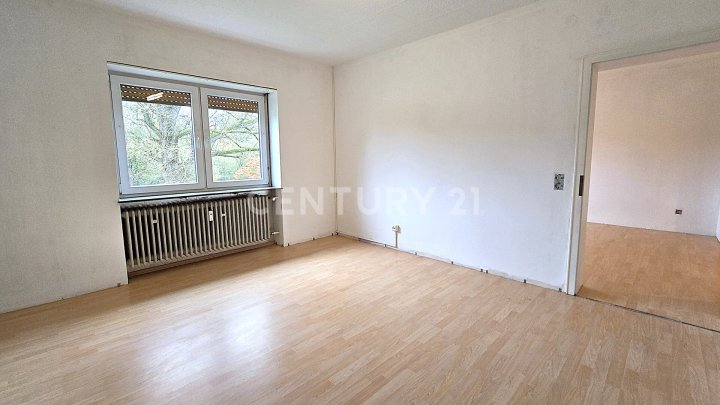 Großes MFH mit 5 Parteien  und enormem Erweiterungspotential, mit Ausbaumöglichkeit weiterer 3 Whg.