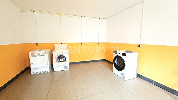 Großes MFH mit 5 Parteien  und enormem Erweiterungspotential, mit Ausbaumöglichkeit weiterer 3 Whg.