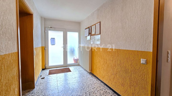 Großes MFH mit 5 Parteien  und enormem Erweiterungspotential, mit Ausbaumöglichkeit weiterer 3 Whg.