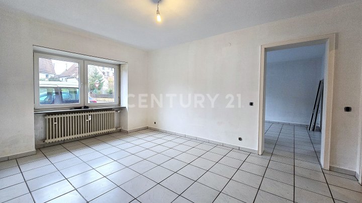 Großes MFH mit 5 Parteien  und enormem Erweiterungspotential, mit Ausbaumöglichkeit weiterer 3 Whg.