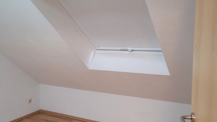 Gepflegte Maisonette-Wohnung mit EBK (2 Schlafzimmer, Bad, Küche und Wohnzimmer) in Trier-Ruwer mit PKW-Stellplatz