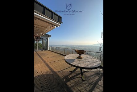 Terrasse mit Panoramablick 