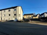 MFH mit gr0ßem Parkplatz