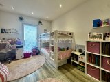 OG Kinderzimmer mit Zugang zum Balkon