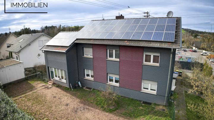 Ein- Zweifamilienhaus mit PV und viel Platz in zentraler Lage von Illingen