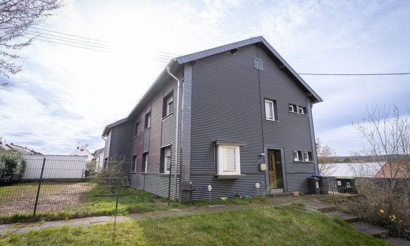 Ein- Zweifamilienhaus mit PV und viel Platz in zentraler Lage von Illingen