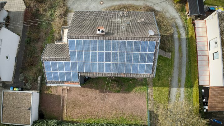 Ein- Zweifamilienhaus mit PV und viel Platz in zentraler Lage von Illingen