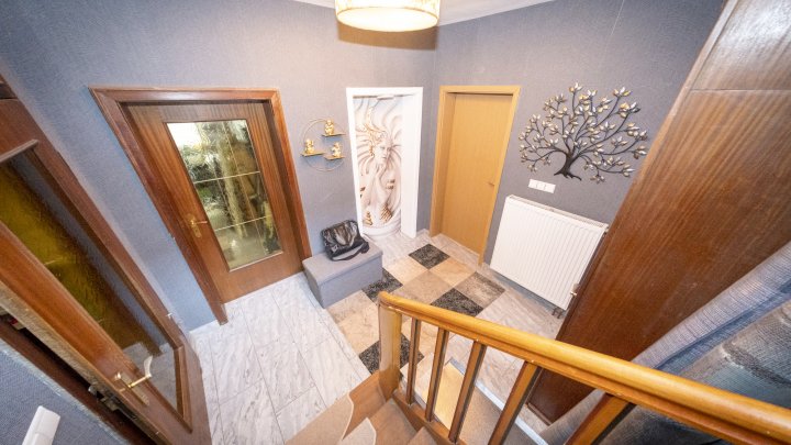 Ein- Zweifamilienhaus mit PV und viel Platz in zentraler Lage von Illingen
