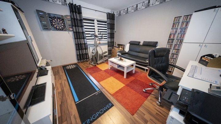 Ein- Zweifamilienhaus mit PV und viel Platz in zentraler Lage von Illingen
