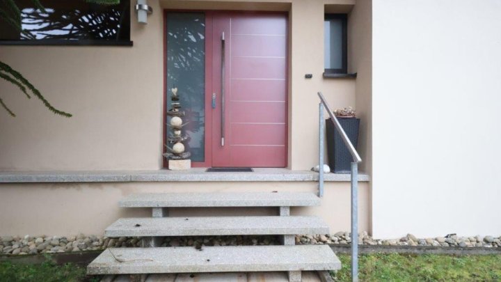 Orscholz:  Großes Mehr-Generationenhaus in ruhiger Wohnstraße