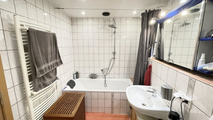 Moderne Maisonette-Wohnung mit großem Balkon