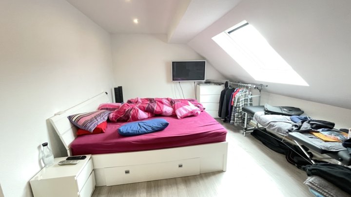 Moderne Maisonette-Wohnung mit großem Balkon