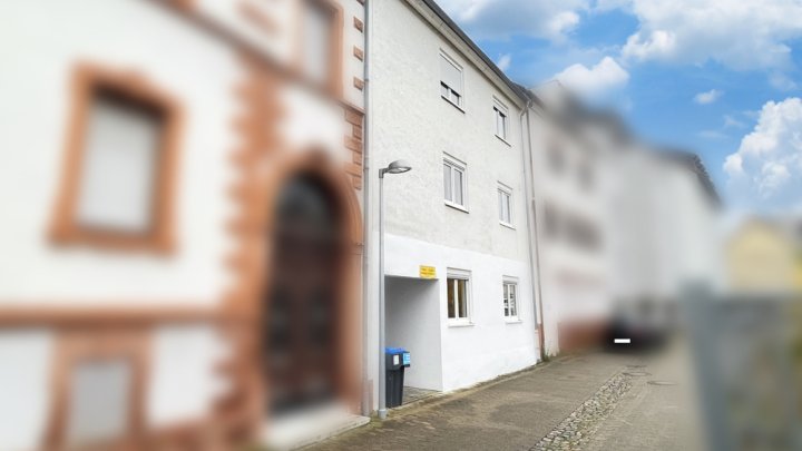 Moderne Maisonette-Wohnung mit großem Balkon