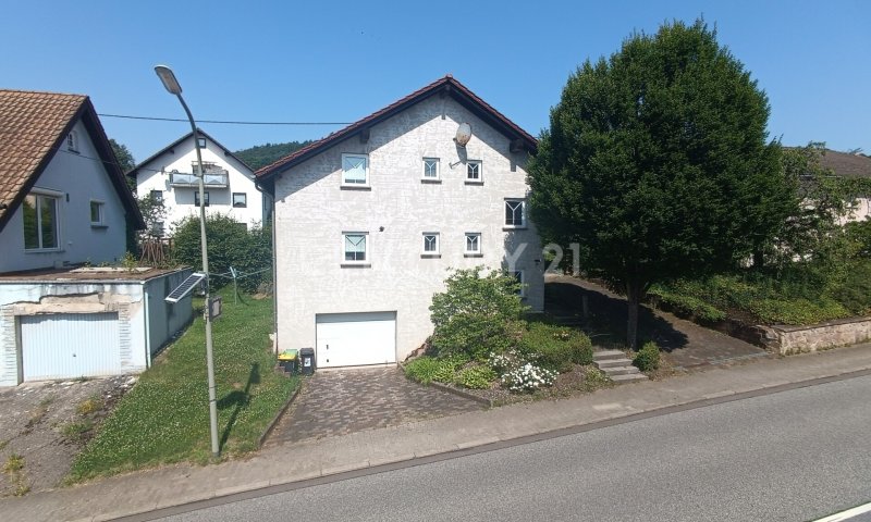 Exklusives neuwertiges Traumhaus in Hirstein, perfekt für Familien, Mehrgenerationen oder Gewerbe !