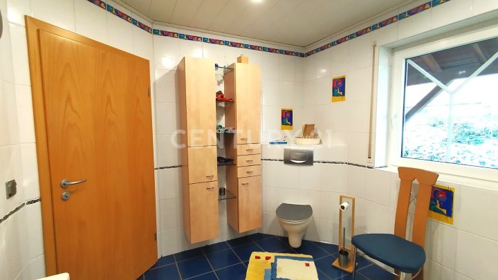 Exklusives neuwertiges Traumhaus in Hirstein, perfekt für Familien, Mehrgenerationen oder Gewerbe !