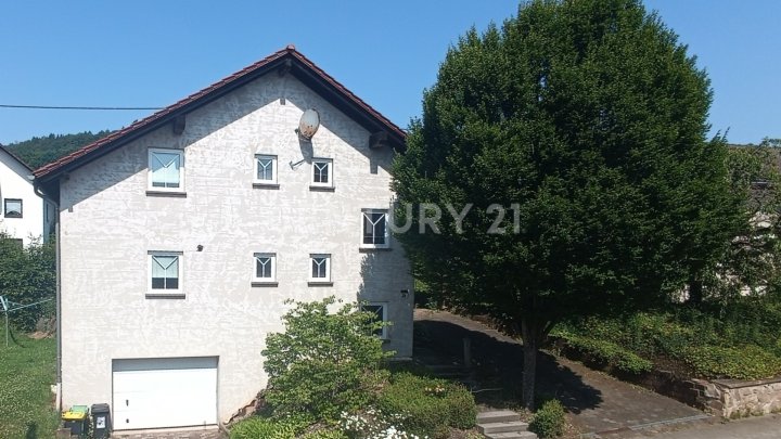 Exklusives neuwertiges Traumhaus in Hirstein, perfekt für Familien, Mehrgenerationen oder Gewerbe !