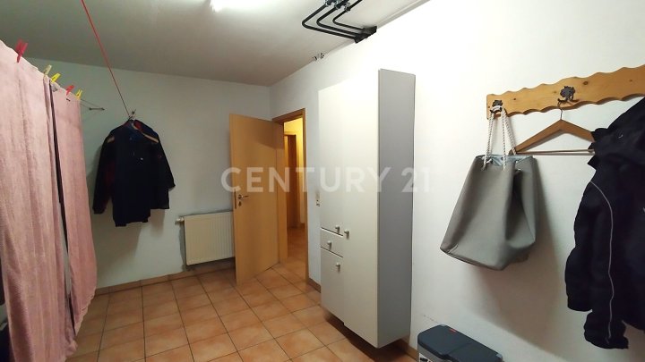Exklusives neuwertiges Traumhaus in Hirstein, perfekt für Familien, Mehrgenerationen oder Gewerbe !